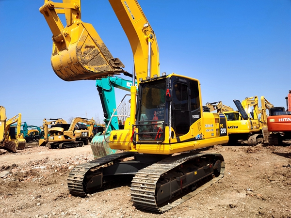 Komatsu PC200-8 excavator