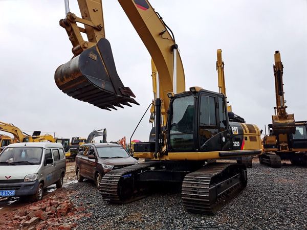 CAT 329D excavator