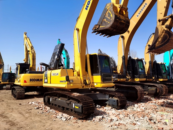 Komatsu PC200-8 excavator