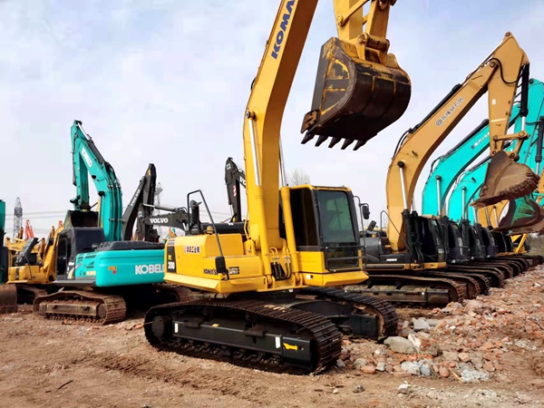 Komatsu PC200-8 excavator