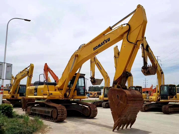 Komatsu PC400-7 excavator