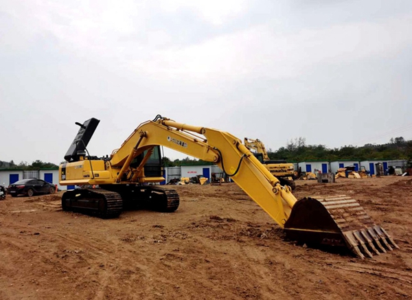 Komatsu PC300-7 excavator