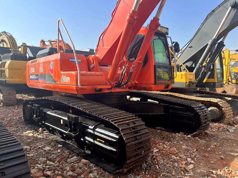 Doosan DH420LC-7 excavator