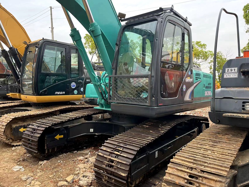 Kobelco SK200LC-8 excavator