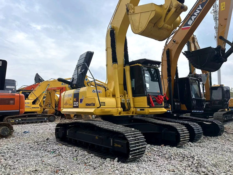 Komatsu PC220-8 excavator