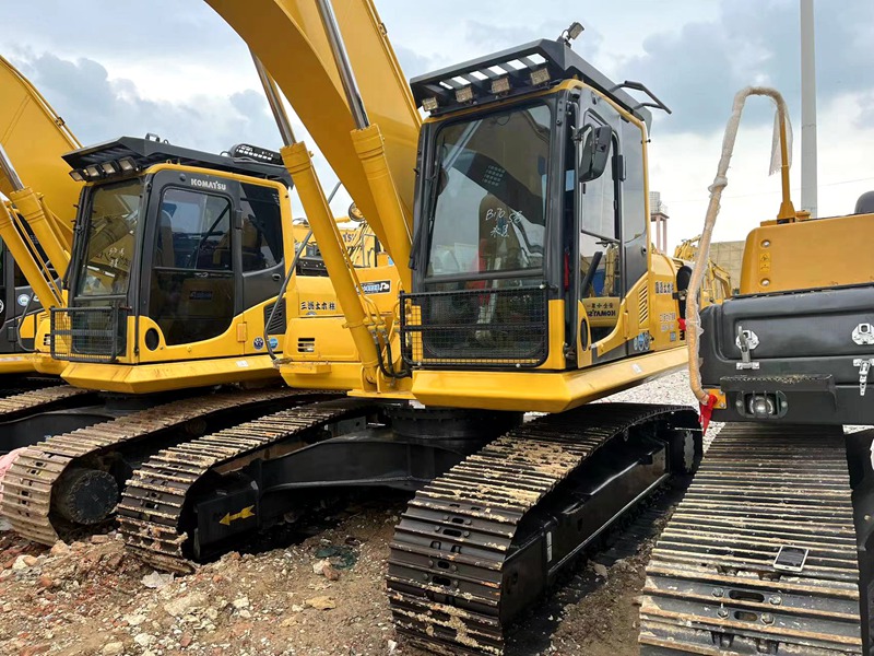 Komatsu PC200-8 excavator