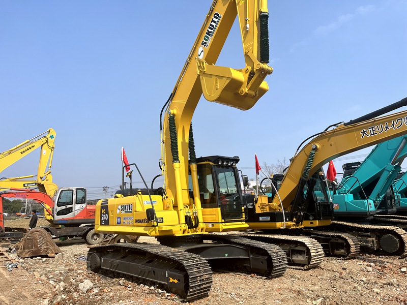 Komatsu PC240LC-8 excavator