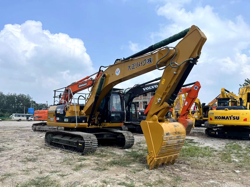 Caterpillar CAT320D2L excavator