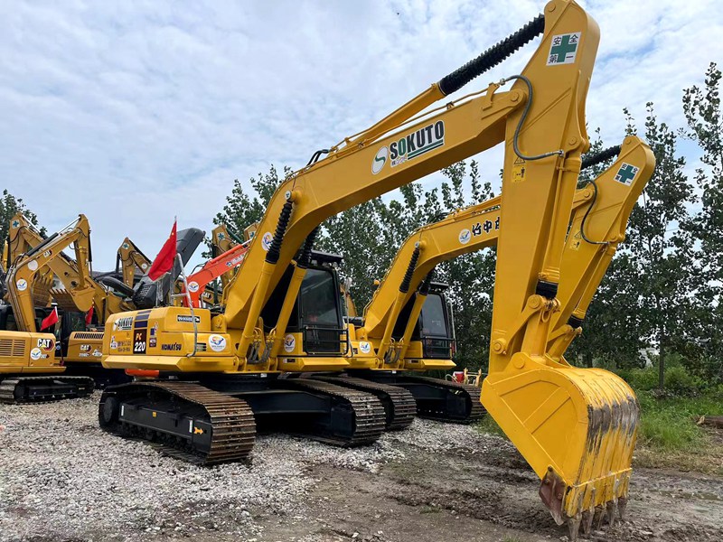 Komatsu PC220-8 excavator