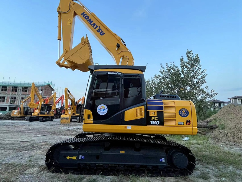 Komatsu PC160-7 excavator