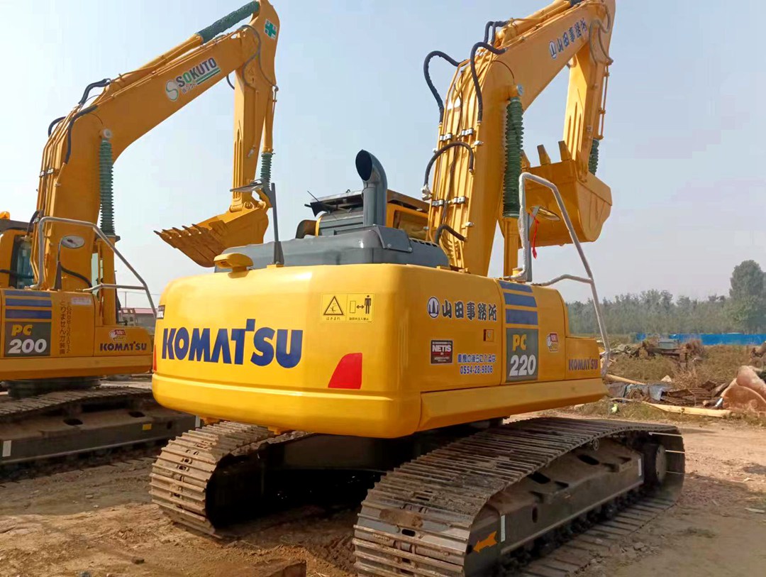 Komatsu PC220-8 EXCAVATOR(80CM track)