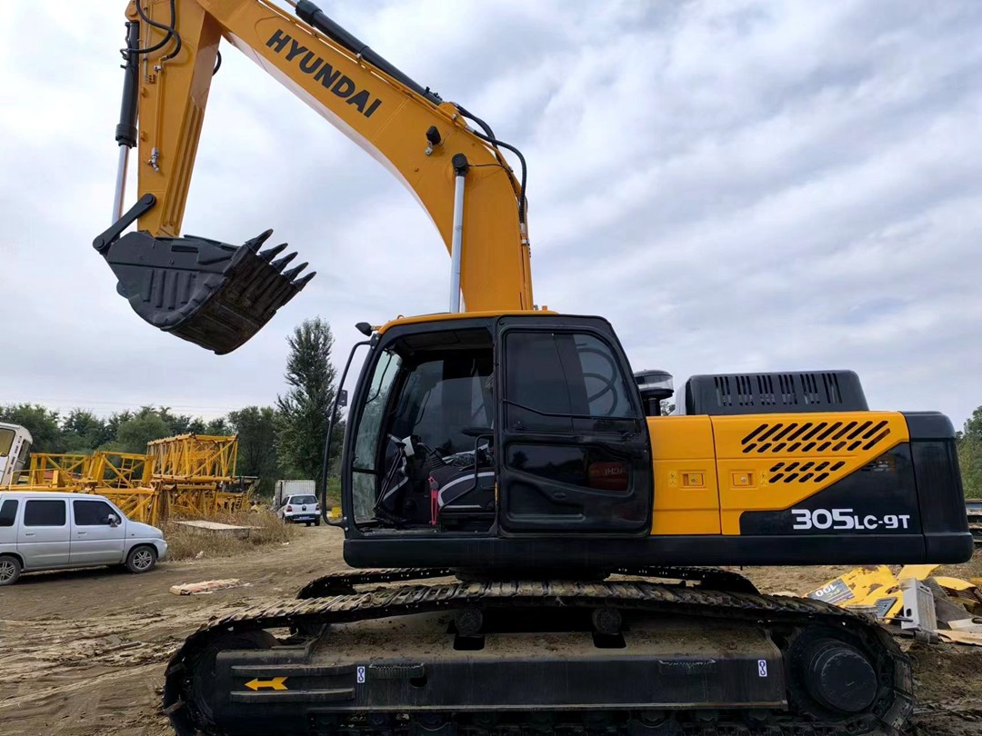 Hyundai R305-9T excavator