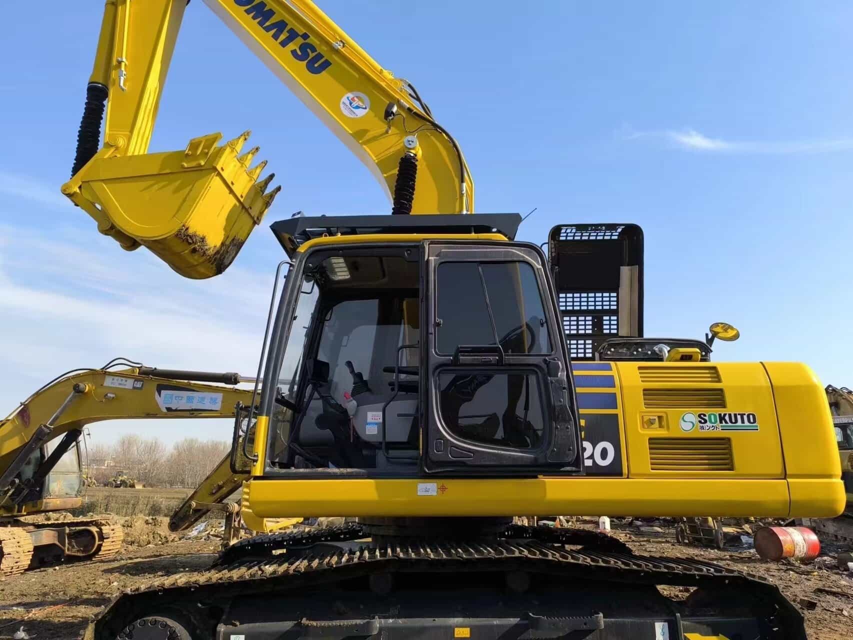 Komatsu PC220-8