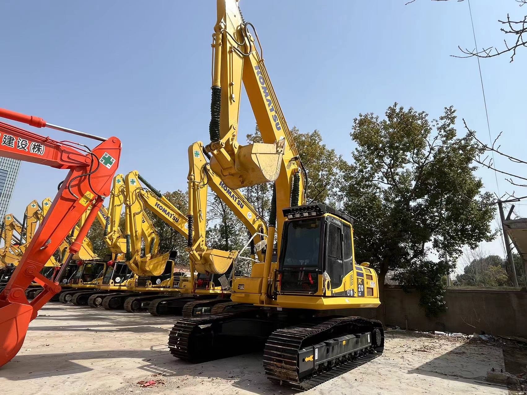 Komatsu PC210