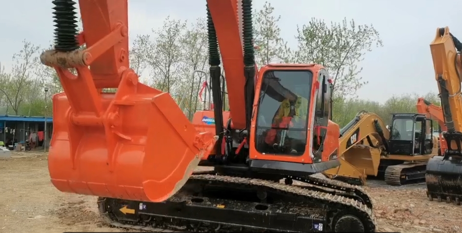 Doosan DX225LC