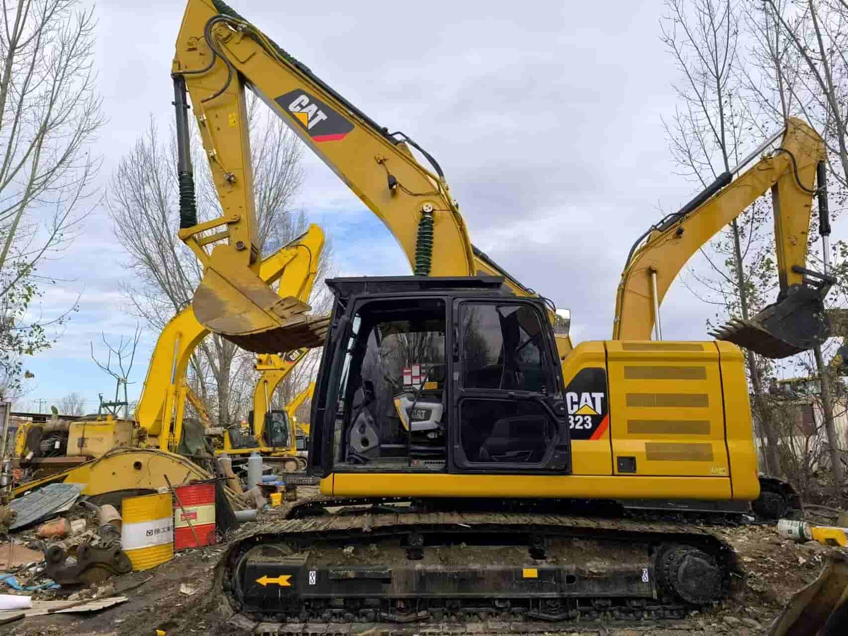 Caterpillar CAT323 excavator