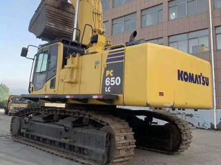 Komatsu PC650-8 Excavator