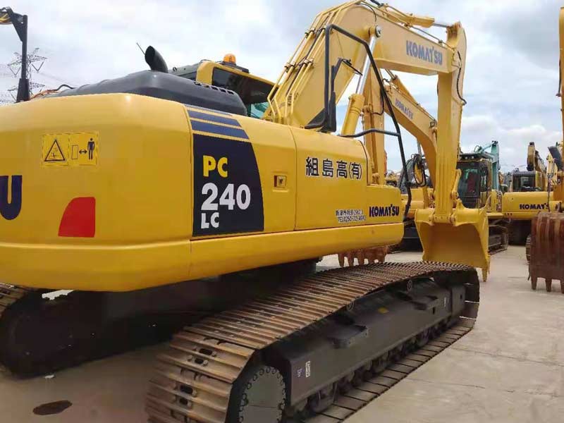 Komatsu PC240-8 Excavator