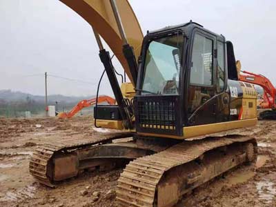 CAT 323D Excavator