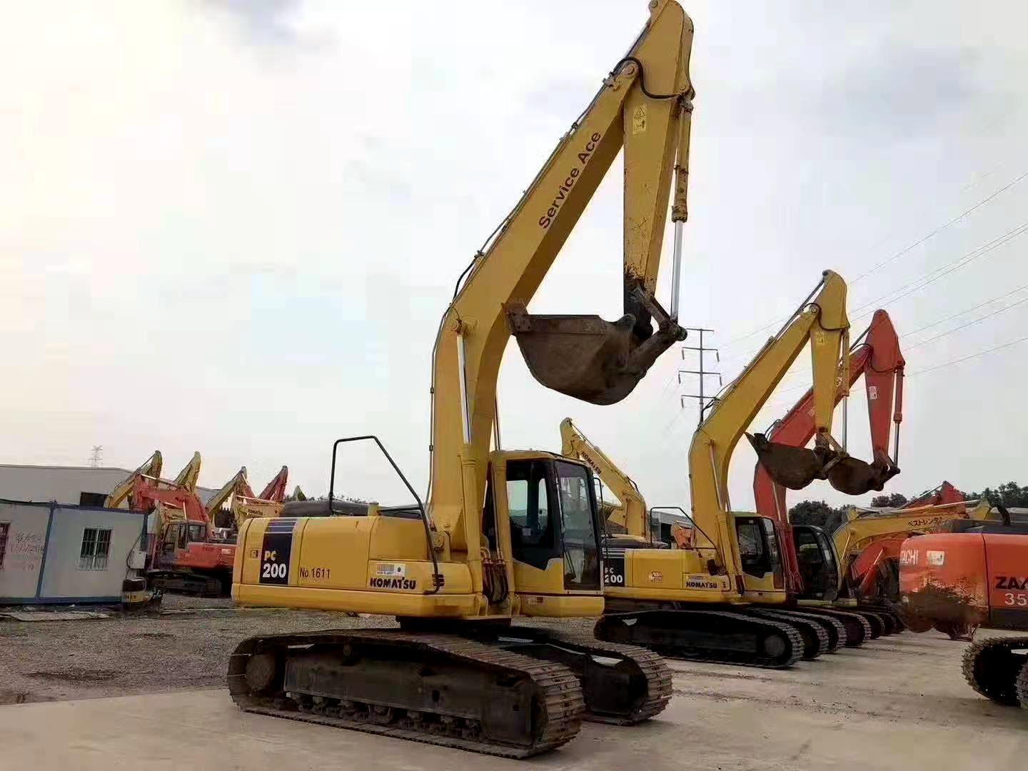 Komatsu PC200-7 excavator