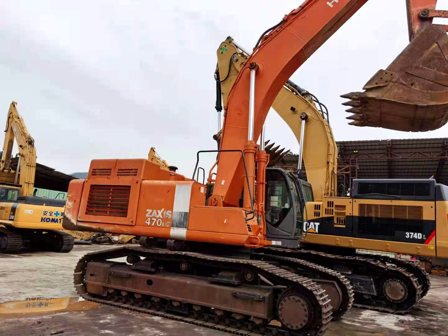 Hitachi ZX470 excavator