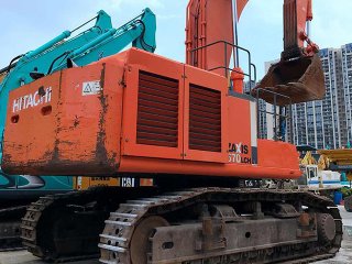 Hitachi ZX670LCH-3 Excavator